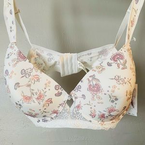 A BRA BRAND NEW!!! Jessica Simpson size 38 D